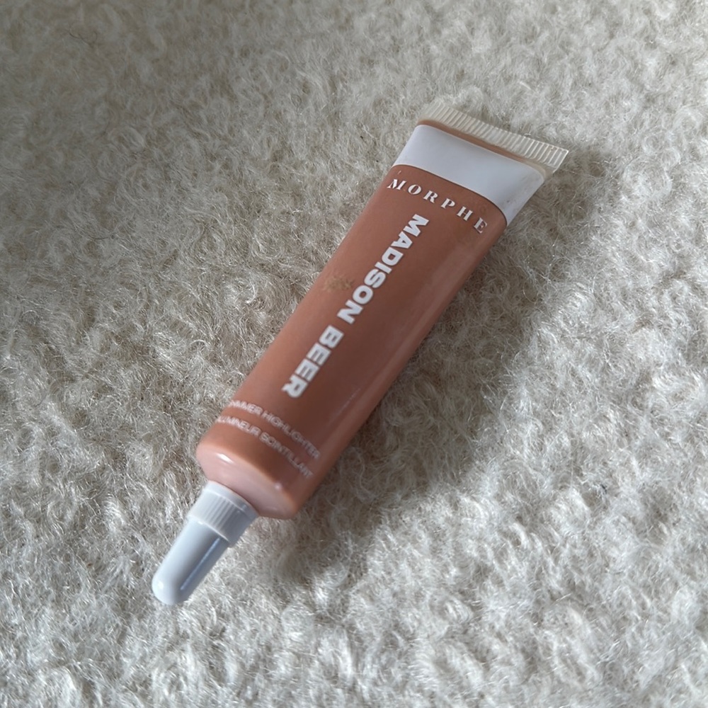 Morphe Madison beer shimmer highlighter